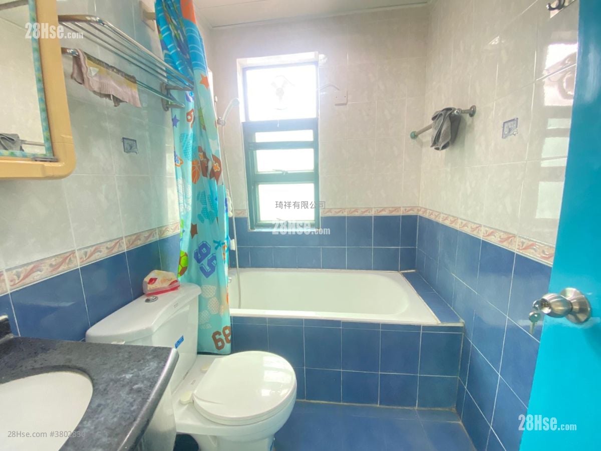 Village Rental 3 Bedrooms , 2 Bathrooms 700 ft²