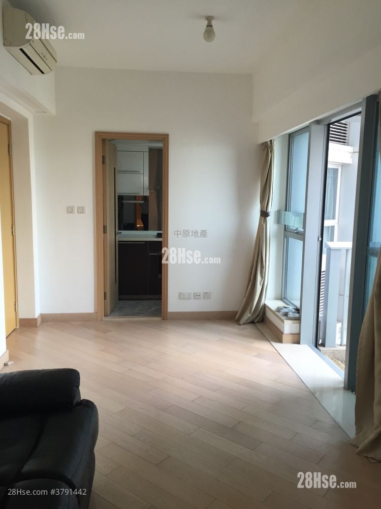 living room: Imperial Cullinan Sell 2 Bedrooms , 1 Bathroom 524 ft²