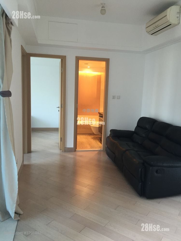 living room: Imperial Cullinan Sell 2 Bedrooms , 1 Bathroom 524 ft²