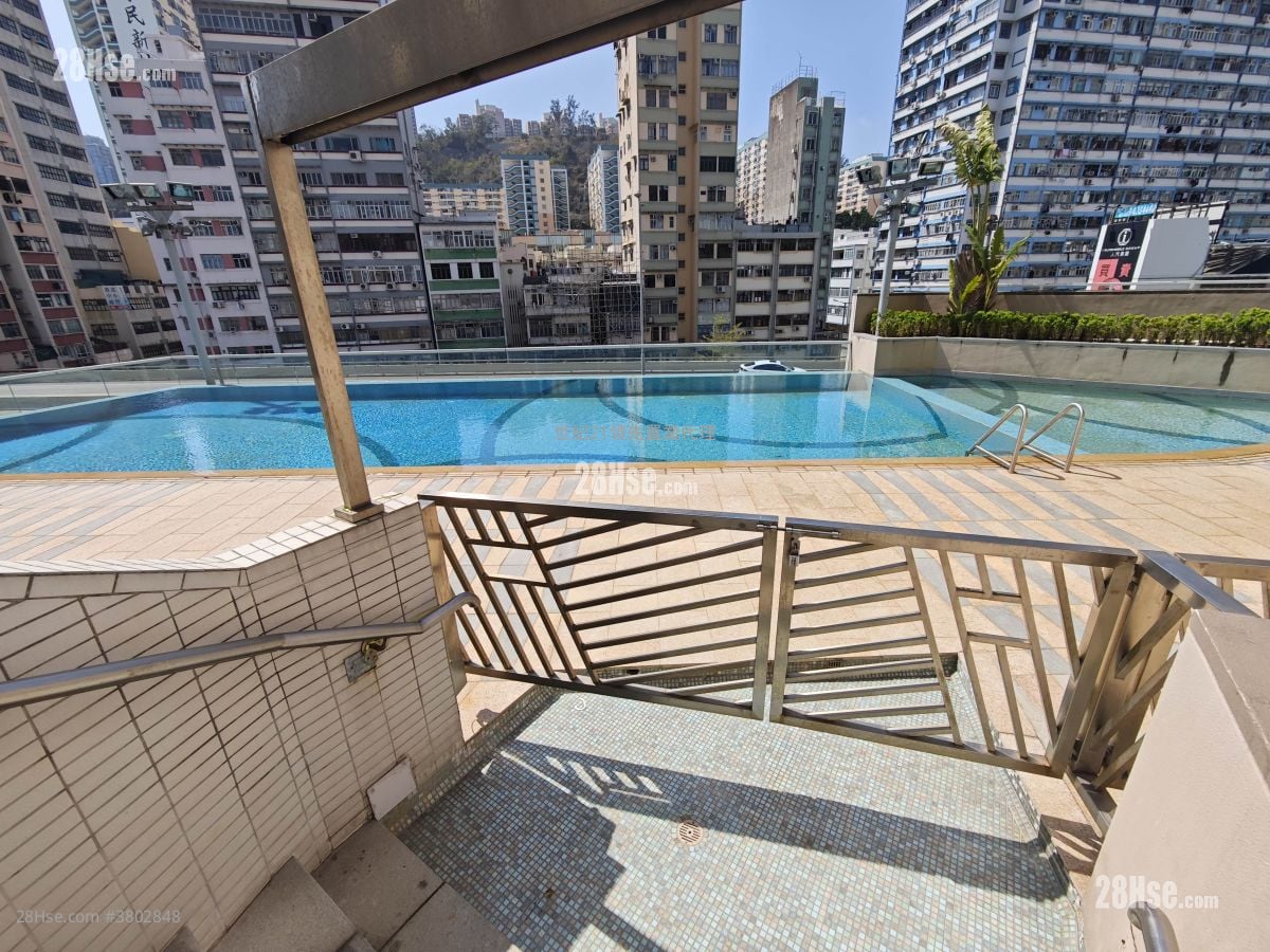 City Hub Sell 2 Bedrooms , 1 Bathroom 536 ft²