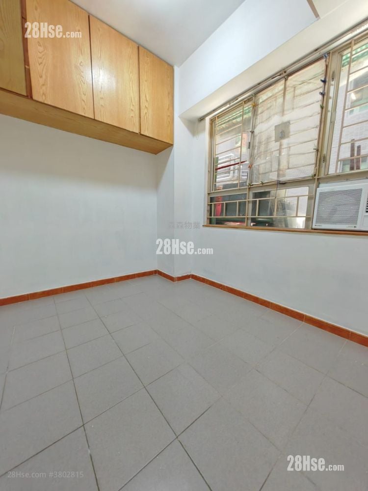 英利大廈 租盤 3 房 , 1 浴室 351 平方呎