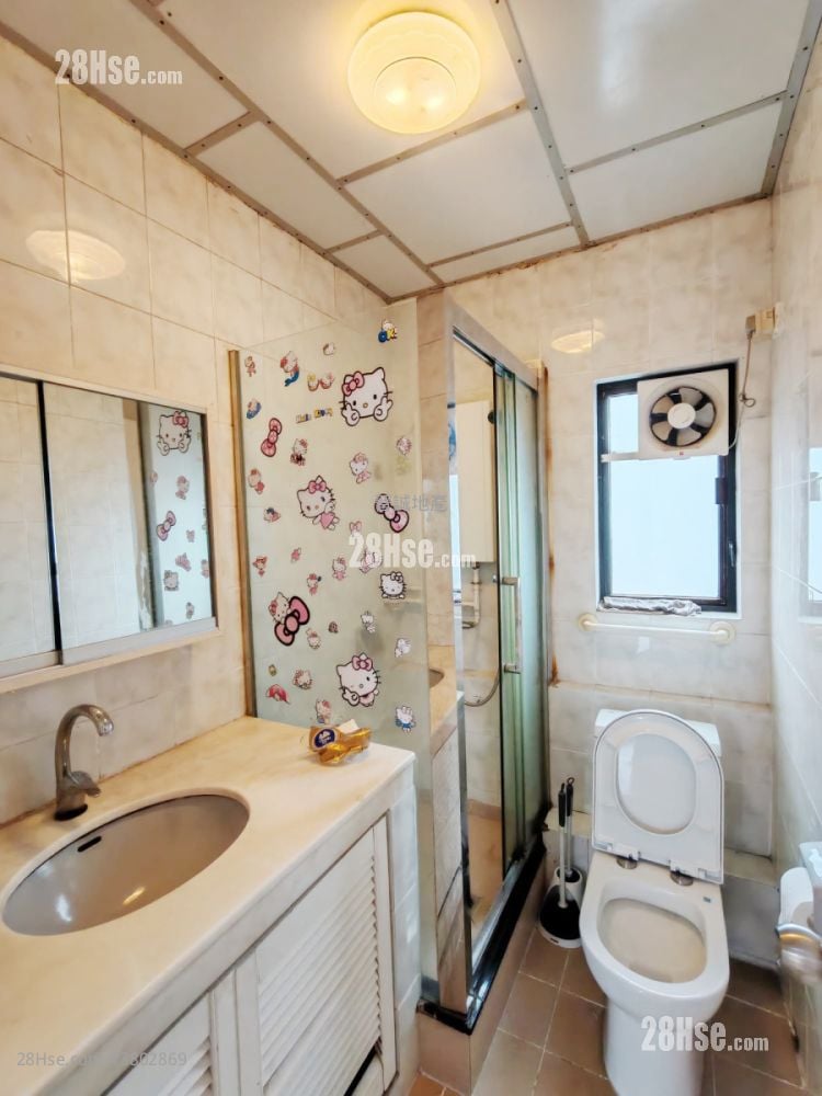 Hong Kong Gold Coast Sell 3 Bedrooms 685 ft²