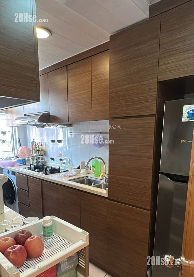 Jade Mansion Rental 3 Bedrooms , 2 Bathrooms 728 ft²