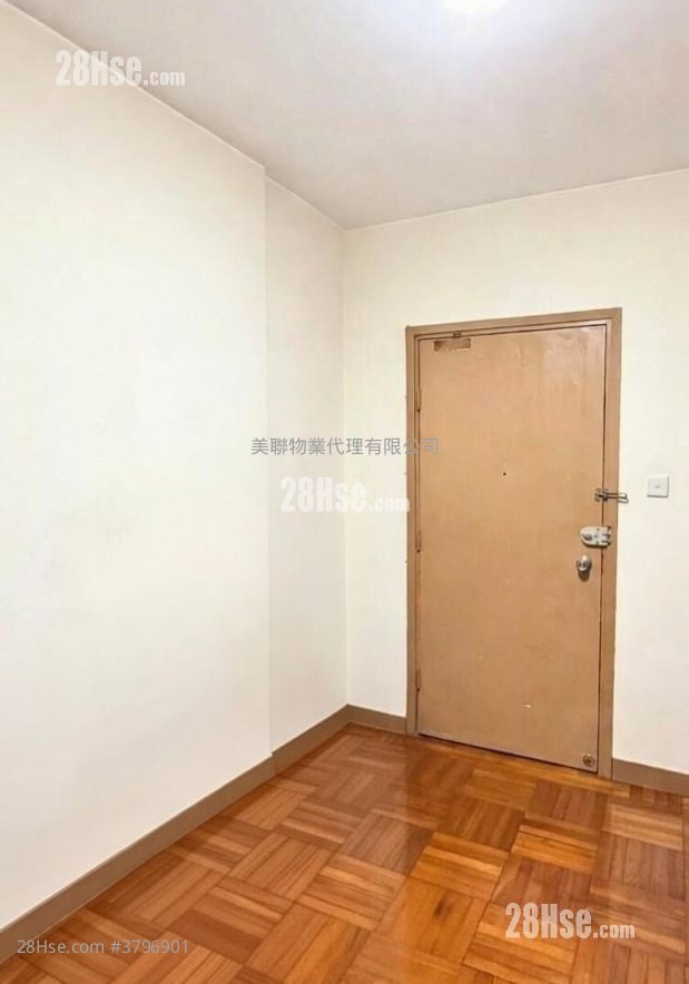 Fair Wind Court Sell 3 Bedrooms , 1 Bathroom 459 ft²