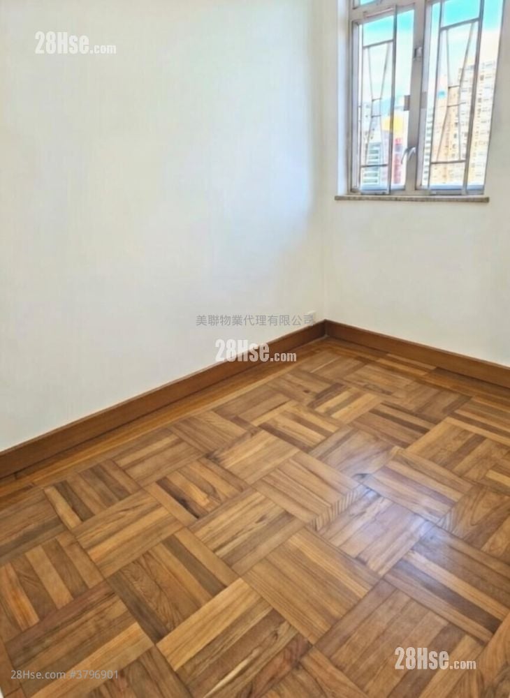 Fair Wind Court Sell 3 Bedrooms , 1 Bathroom 459 ft²