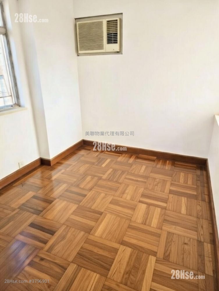 Fair Wind Court Sell 3 Bedrooms , 1 Bathroom 459 ft²