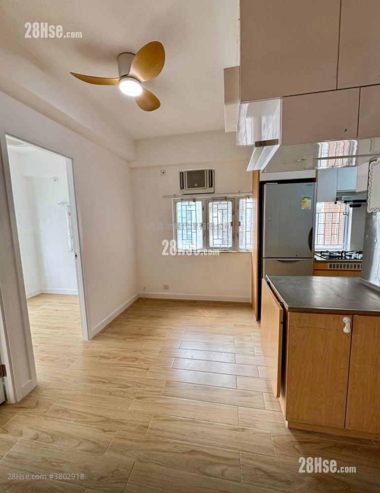 Hung Wai Building Sell 2 Bedrooms , 1 Bathroom 306 ft²