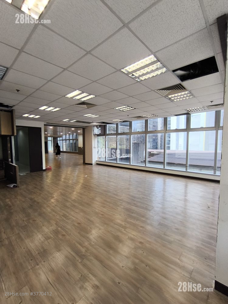 Kings Tower Rental Studio 2,700 ft²