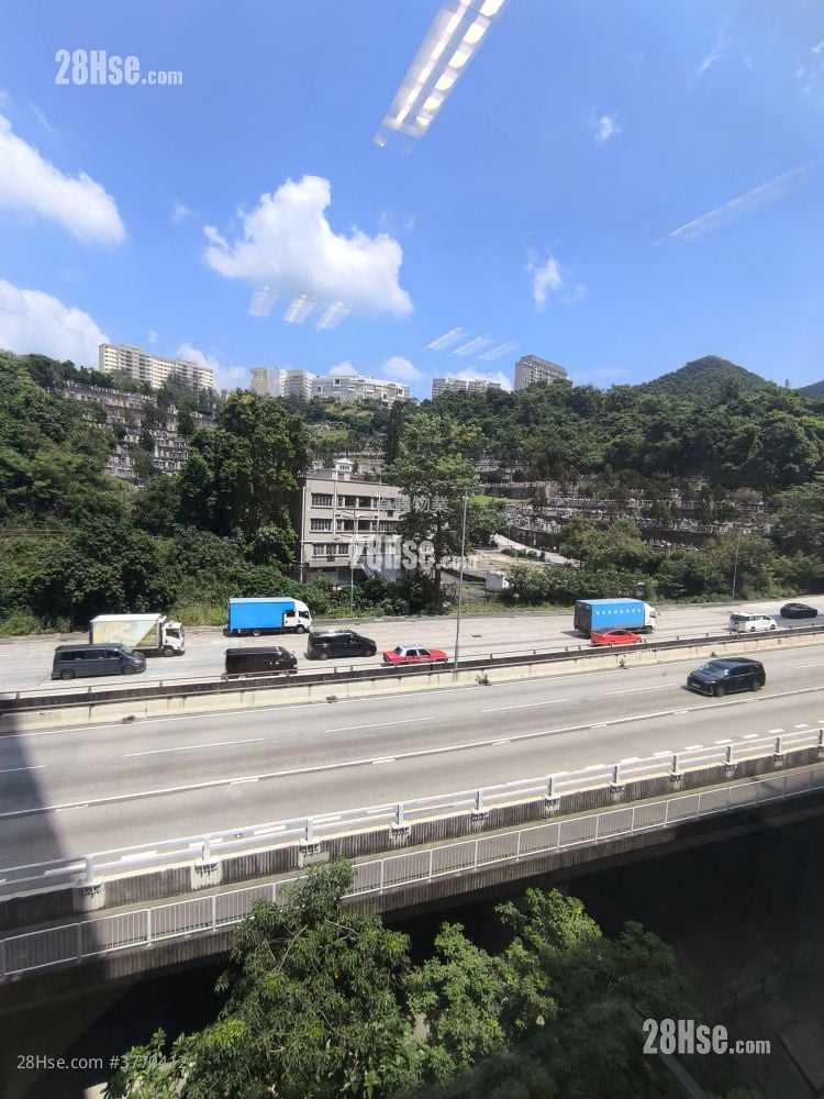 Kings Tower Rental Studio 2,700 ft²