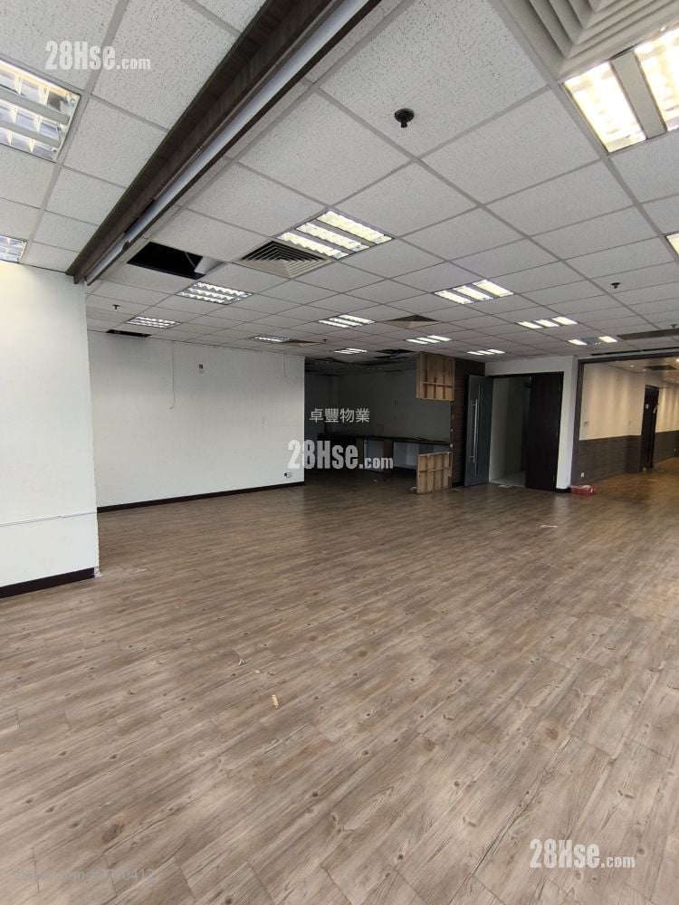 Kings Tower Rental Studio 2,700 ft²