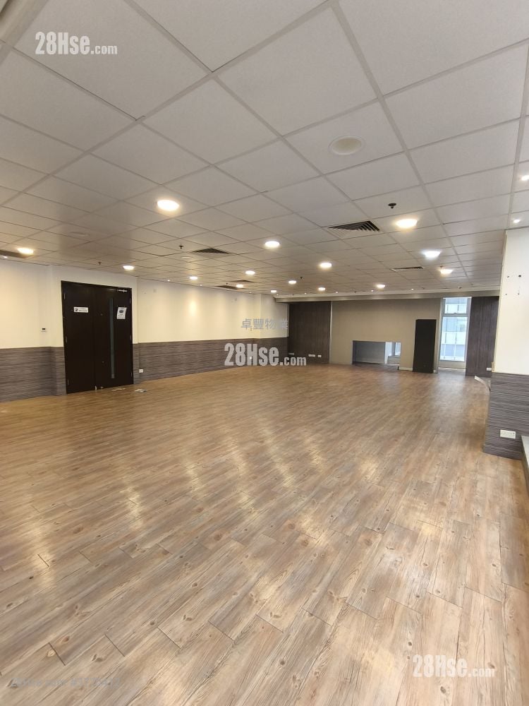 Kings Tower Rental Studio 2,700 ft²