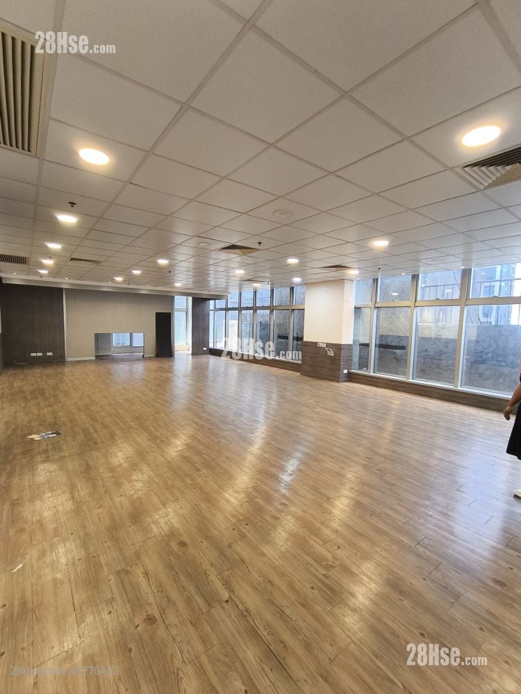 Kings Tower Rental Studio 2,700 ft²