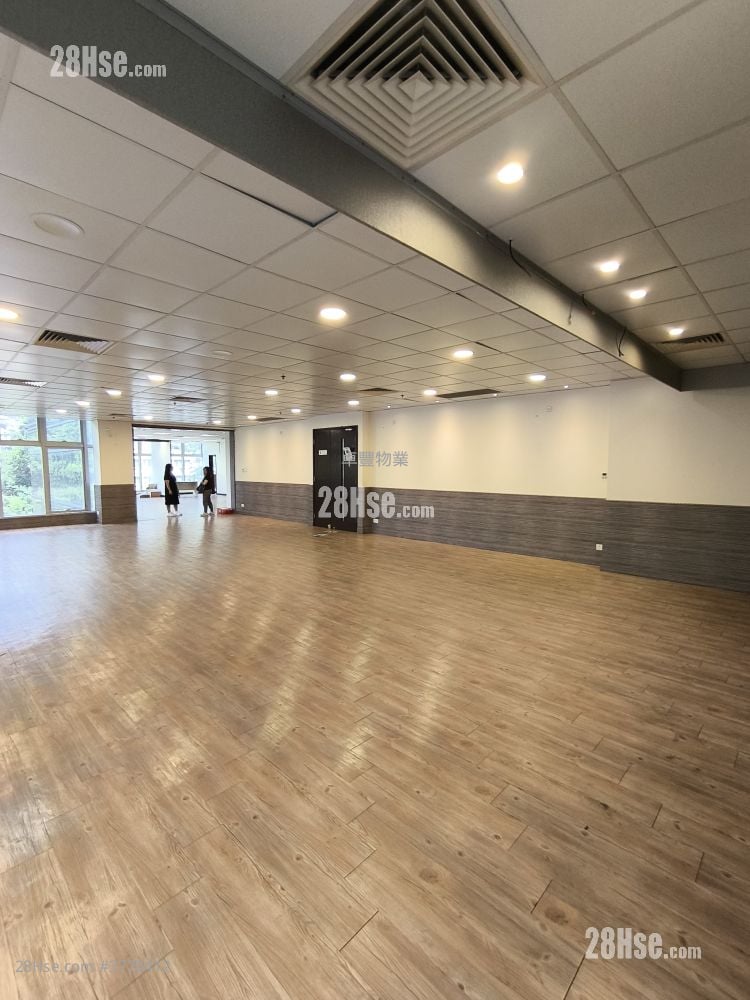 Kings Tower Rental Studio 2,700 ft²