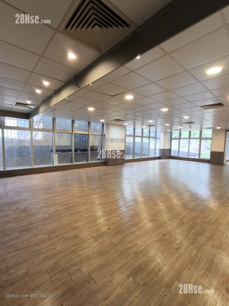 Kings Tower Rental Studio 2,700 ft²