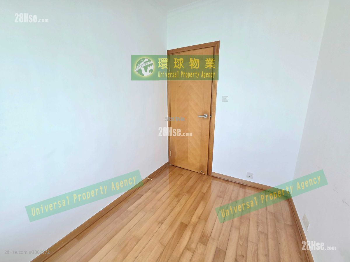 Manhattan Heights Rental 3 Bedrooms , 2 Bathrooms 715 ft²