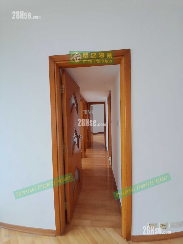 Manhattan Heights Rental 3 Bedrooms , 2 Bathrooms 715 ft²