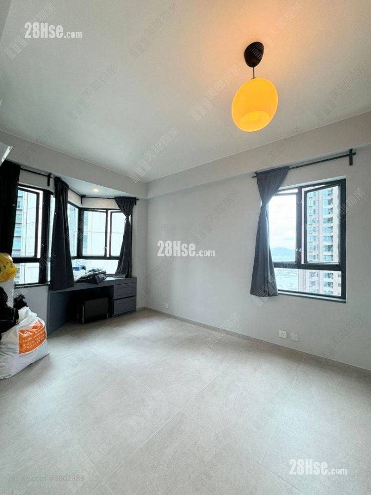 Goldwin Heights Sell 3 Bedrooms , 2 Bathrooms 817 ft²