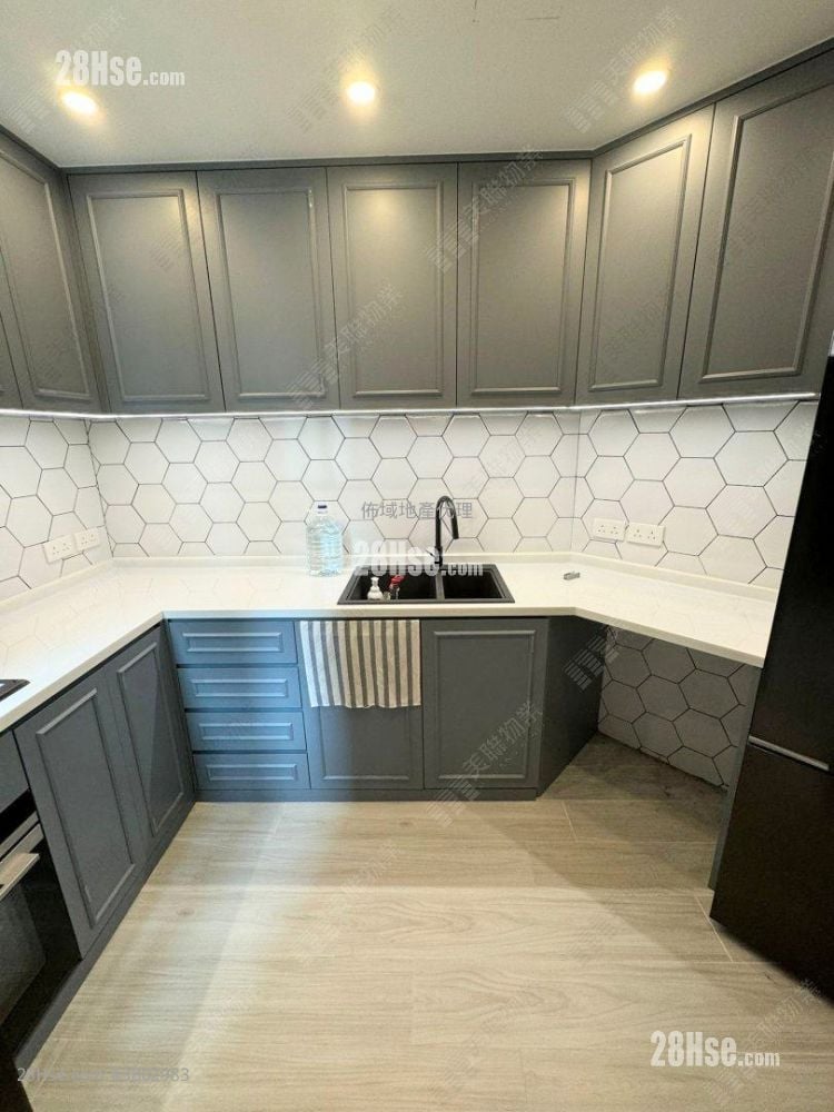 Goldwin Heights Sell 3 Bedrooms , 2 Bathrooms 817 ft²