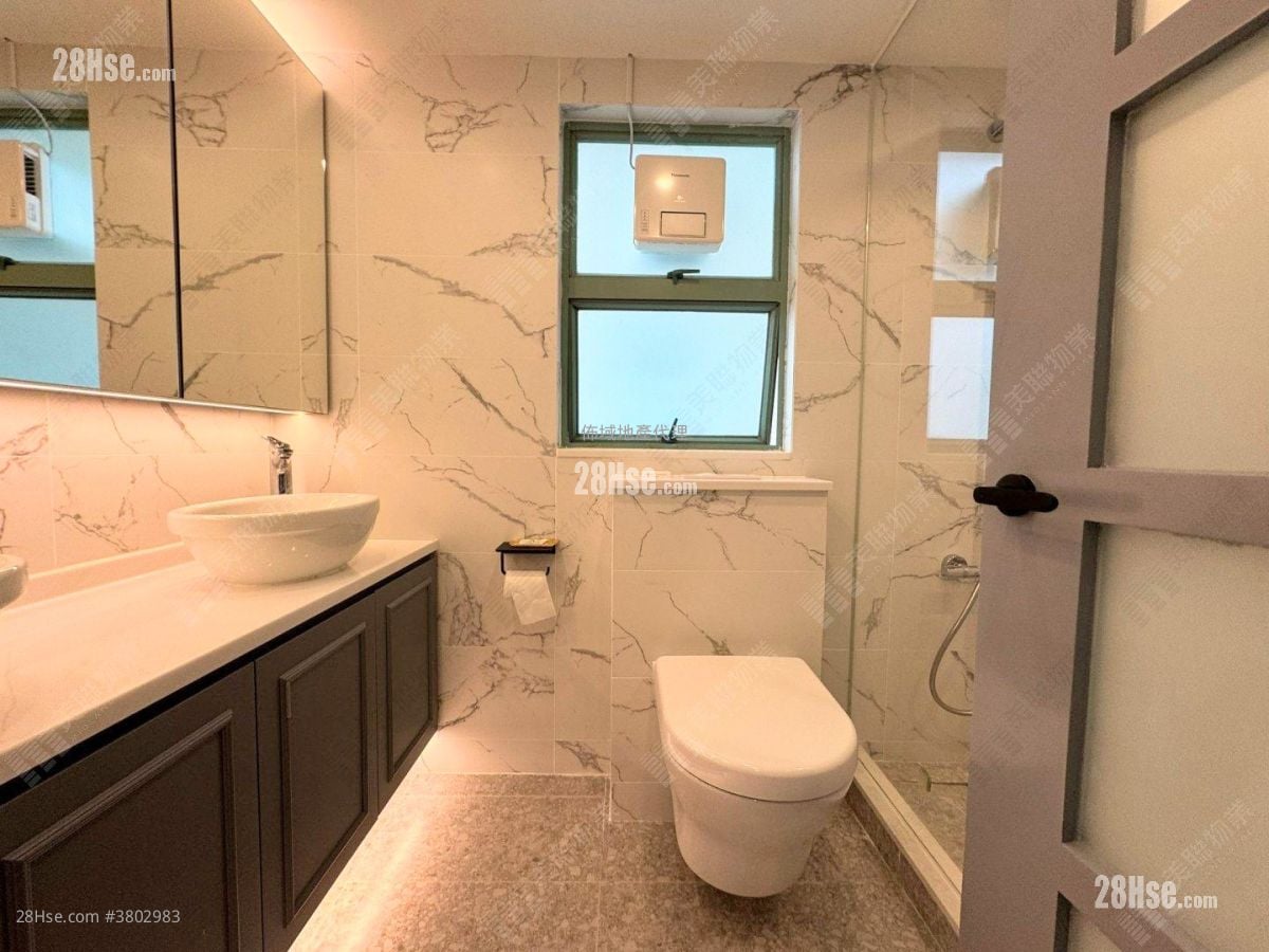 Goldwin Heights Sell 3 Bedrooms , 2 Bathrooms 817 ft²