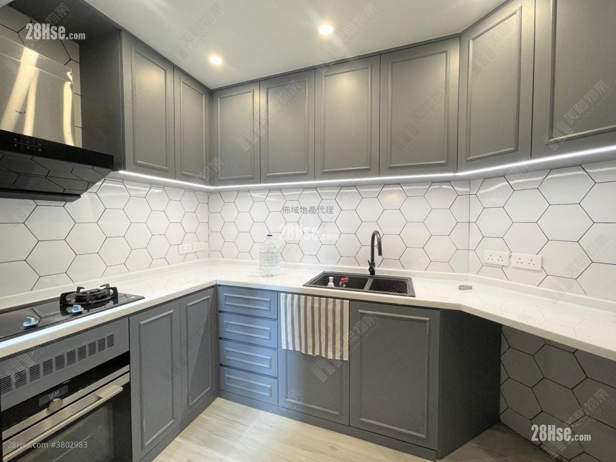 Goldwin Heights Sell 3 Bedrooms , 2 Bathrooms 817 ft²