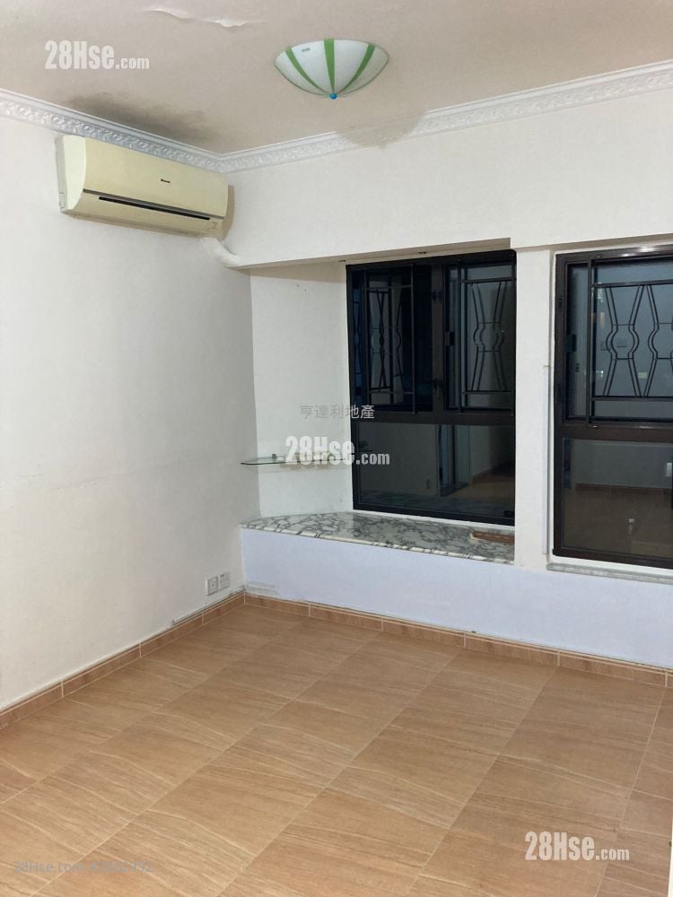 Shaukeiwan Plaza Sell 3 Bedrooms , 1 Bathroom 445 ft²