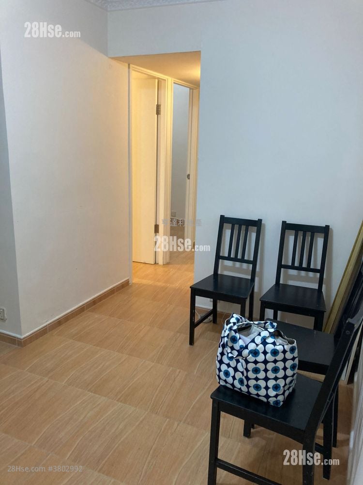 Shaukeiwan Plaza Sell 3 Bedrooms , 1 Bathroom 445 ft²