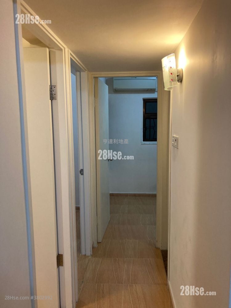 Shaukeiwan Plaza Sell 3 Bedrooms , 1 Bathroom 445 ft²