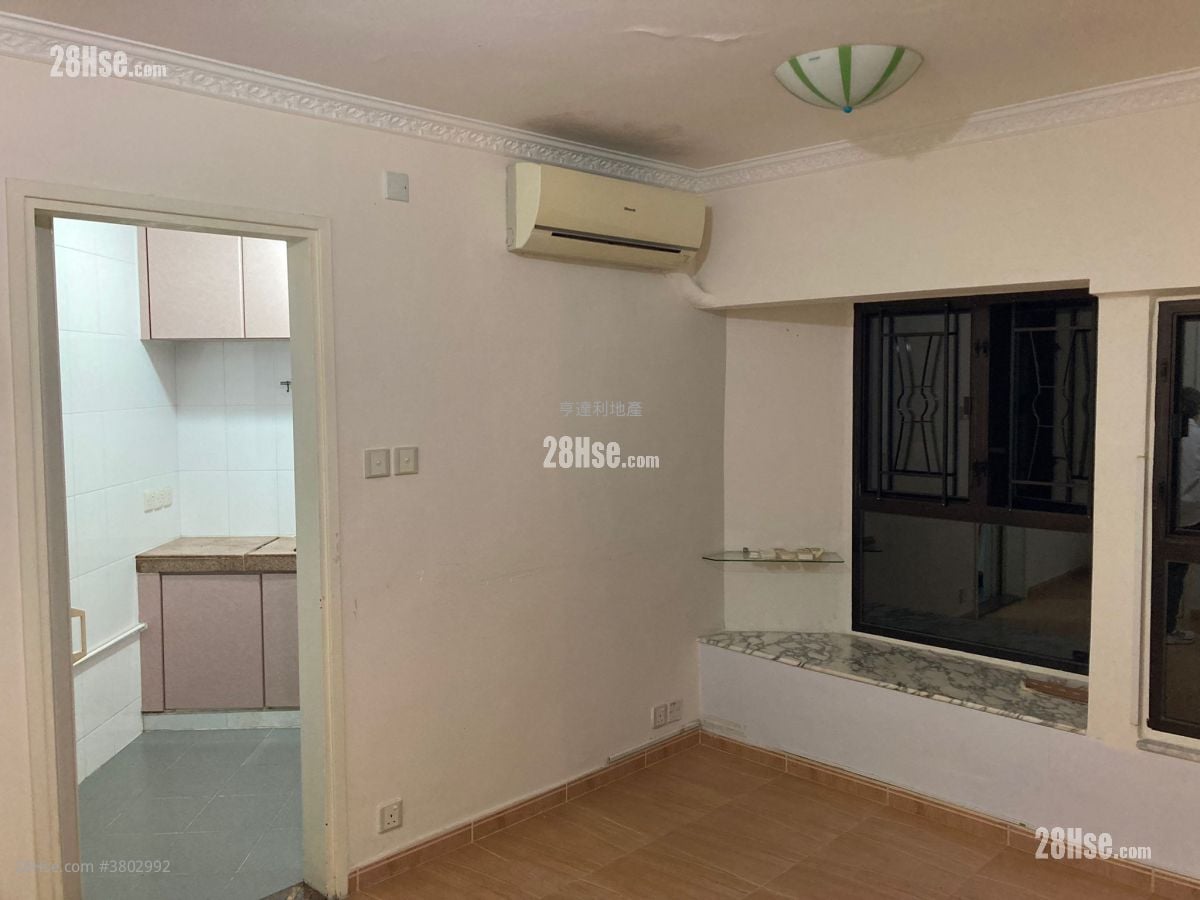 Shaukeiwan Plaza Sell 3 Bedrooms , 1 Bathroom 445 ft²