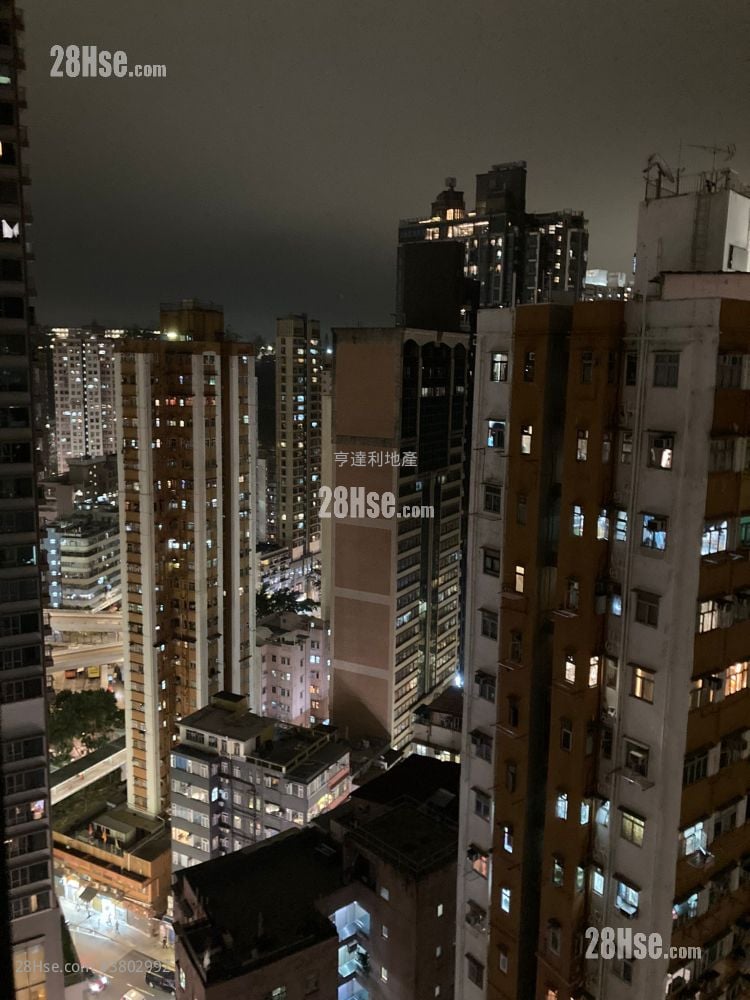 Shaukeiwan Plaza Sell 3 Bedrooms , 1 Bathroom 445 ft²