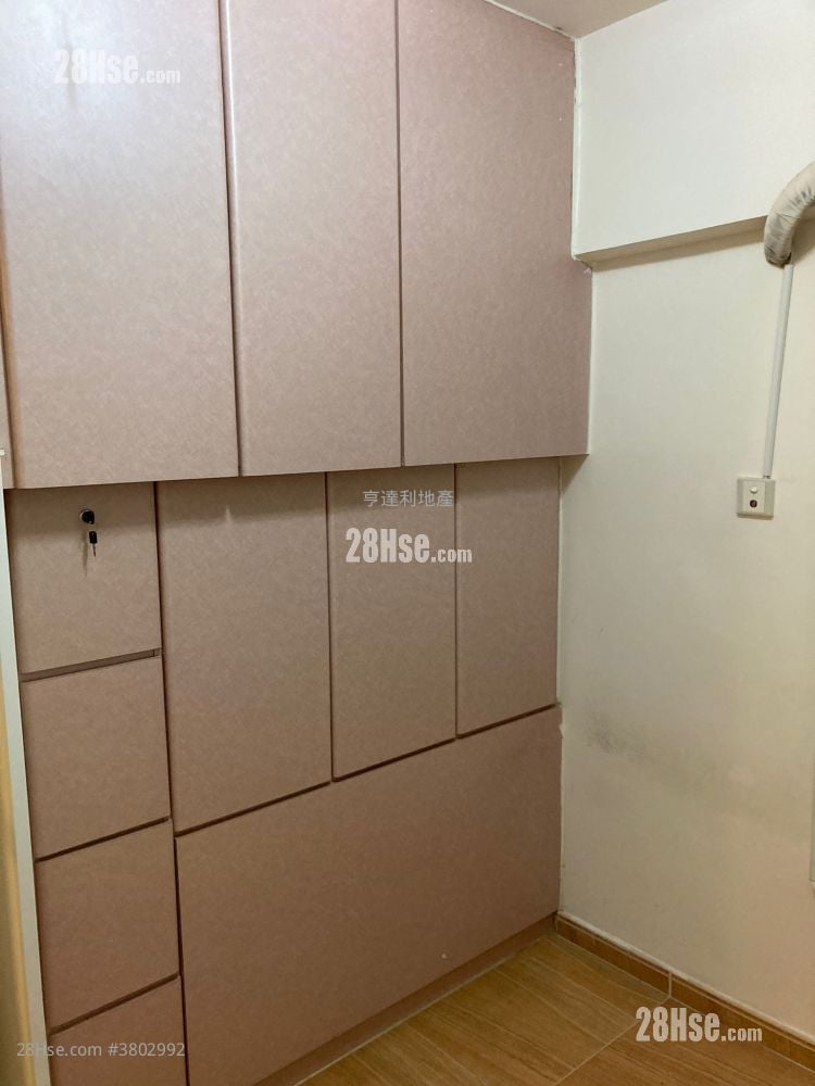 Shaukeiwan Plaza Sell 3 Bedrooms , 1 Bathroom 445 ft²