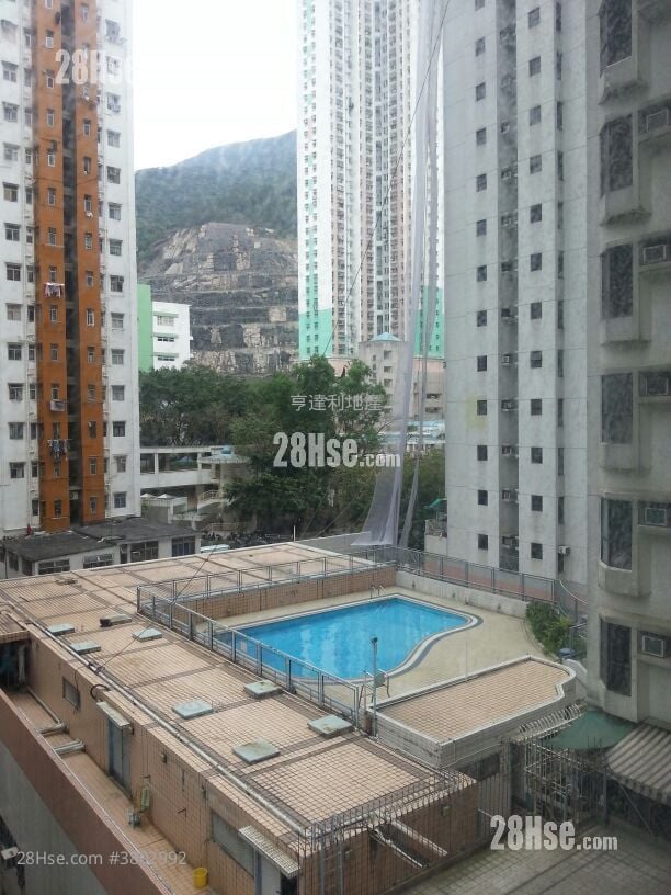 Shaukeiwan Plaza Sell 3 Bedrooms , 1 Bathroom 445 ft²