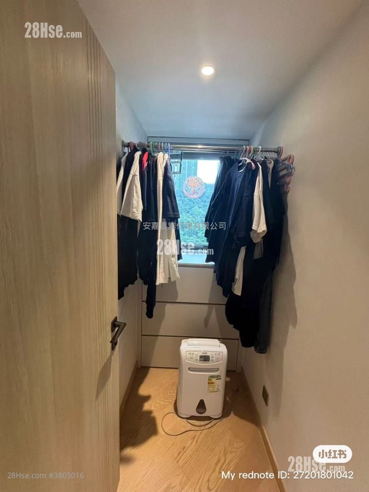 The Arles Rental 4 Bedrooms , 2 Bathrooms 945 ft²