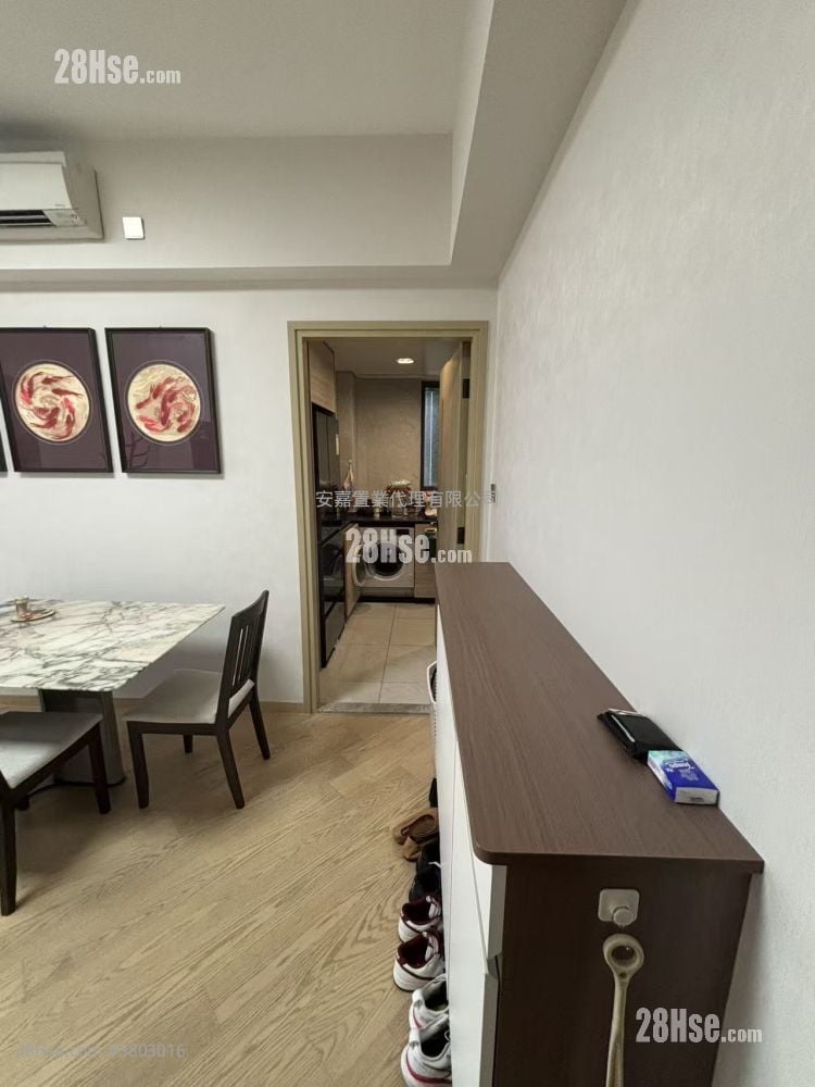 The Arles Rental 4 Bedrooms , 2 Bathrooms 945 ft²