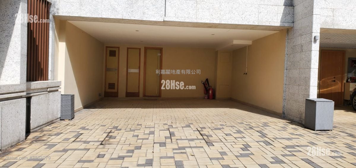 The Green Rental 1,315 ft²