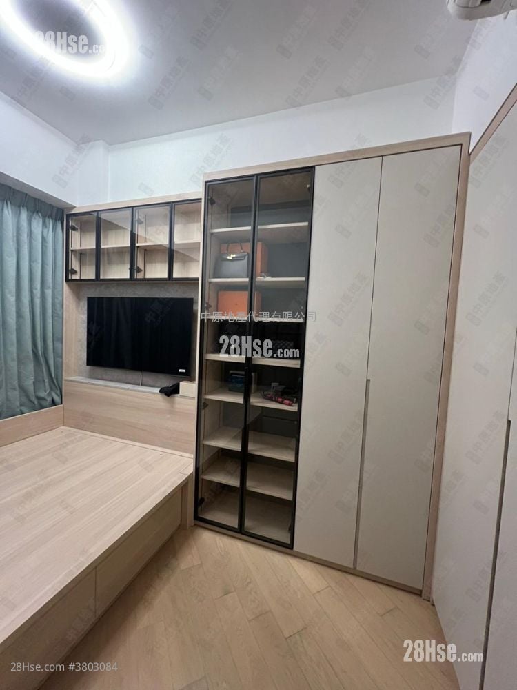 St Martin Sell 2 Bedrooms 482 ft²