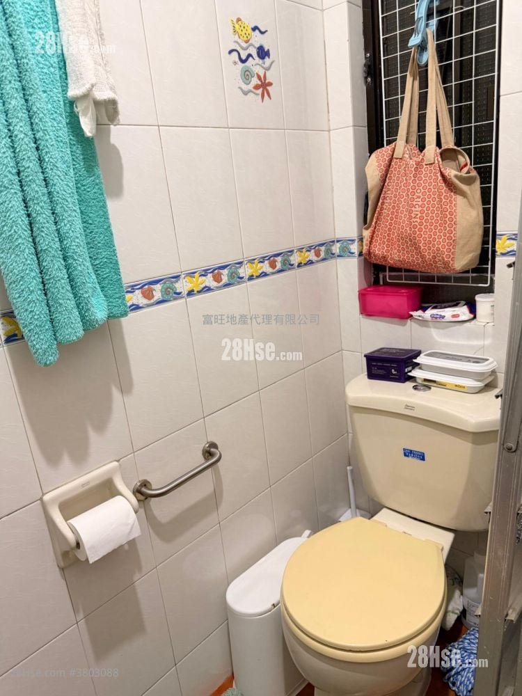 Tak Bo Building Sell 2 Bedrooms , 1 Bathroom 407 ft²