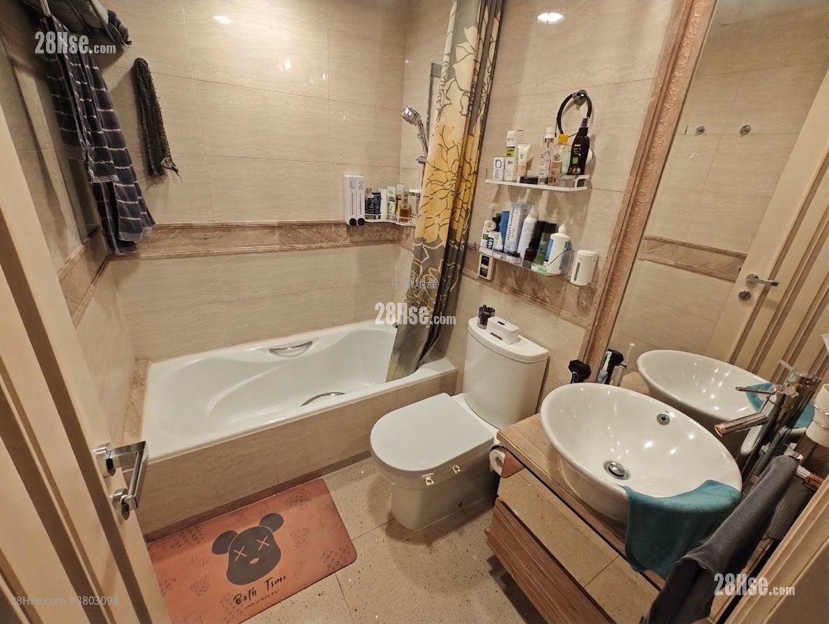 Uptown Sell 2 Bedrooms 526 ft²