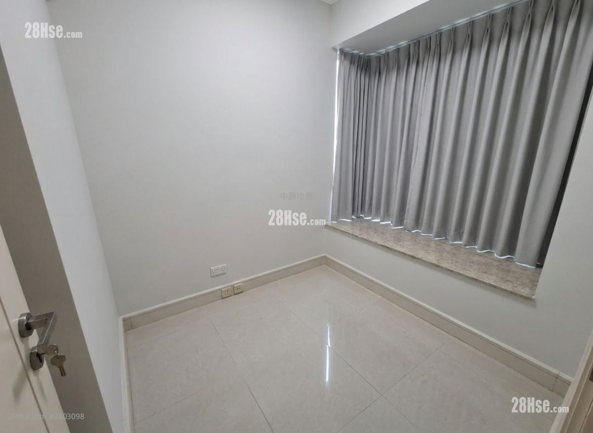 Uptown Sell 2 Bedrooms 526 ft²