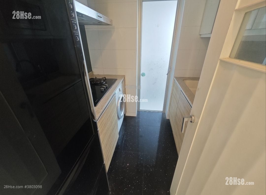 Uptown Sell 2 Bedrooms 526 ft²