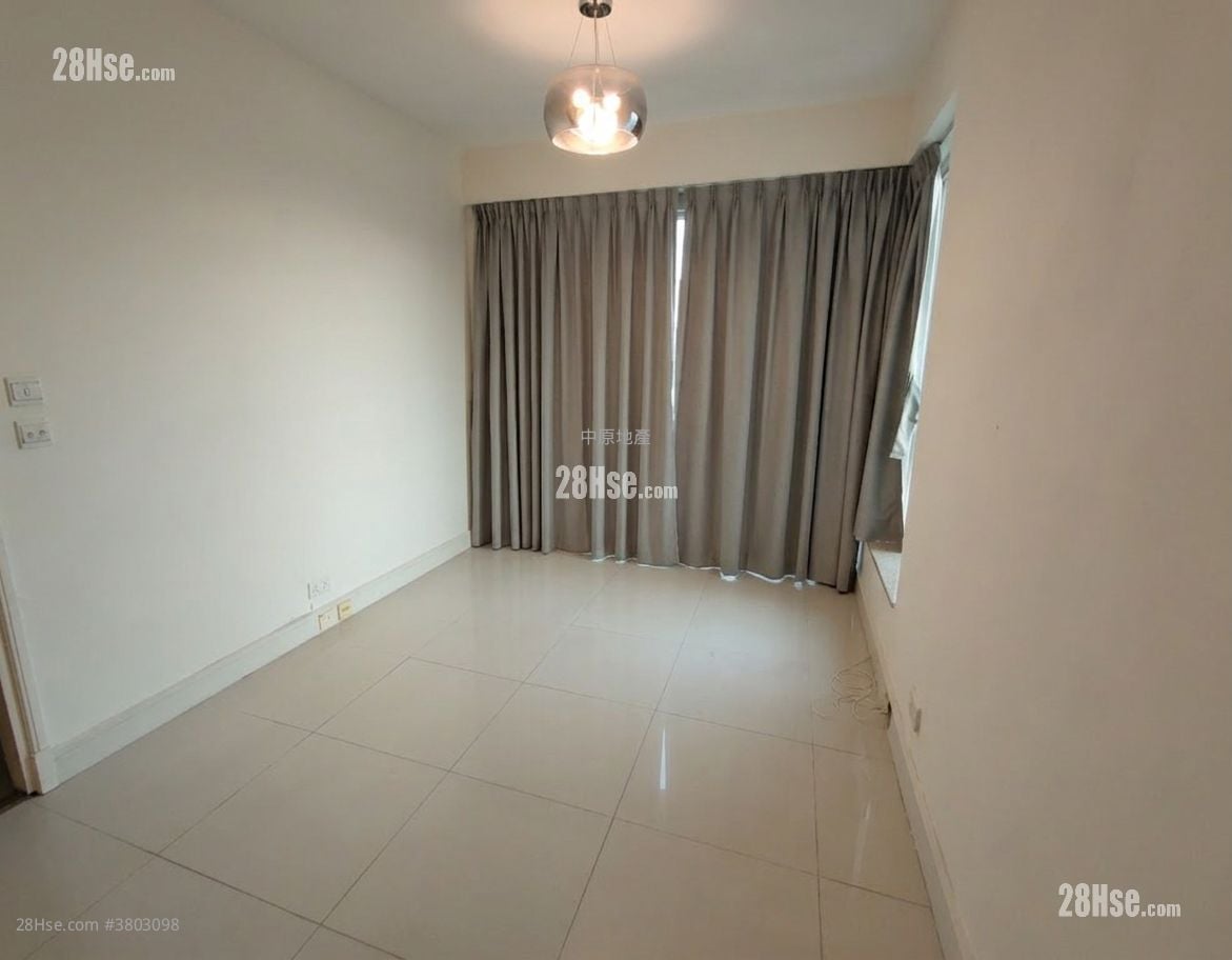 Uptown Sell 2 Bedrooms 526 ft²