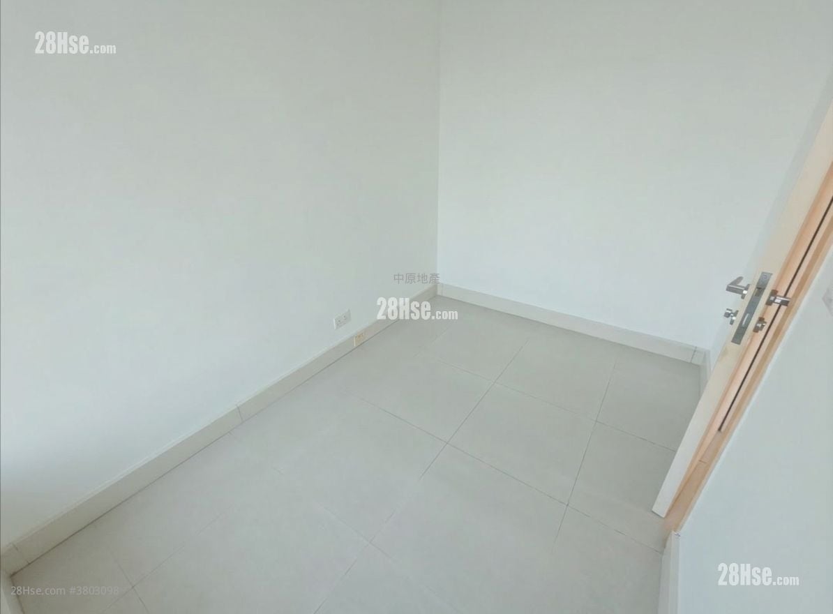 Uptown Sell 2 Bedrooms 526 ft²