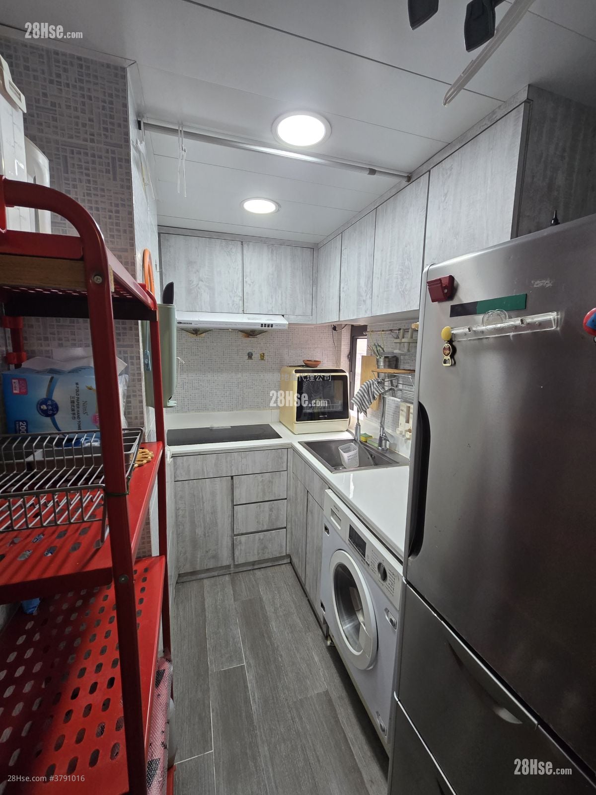 Sang On Building Rental 2 Bedrooms , 1 Bathroom 332 ft²