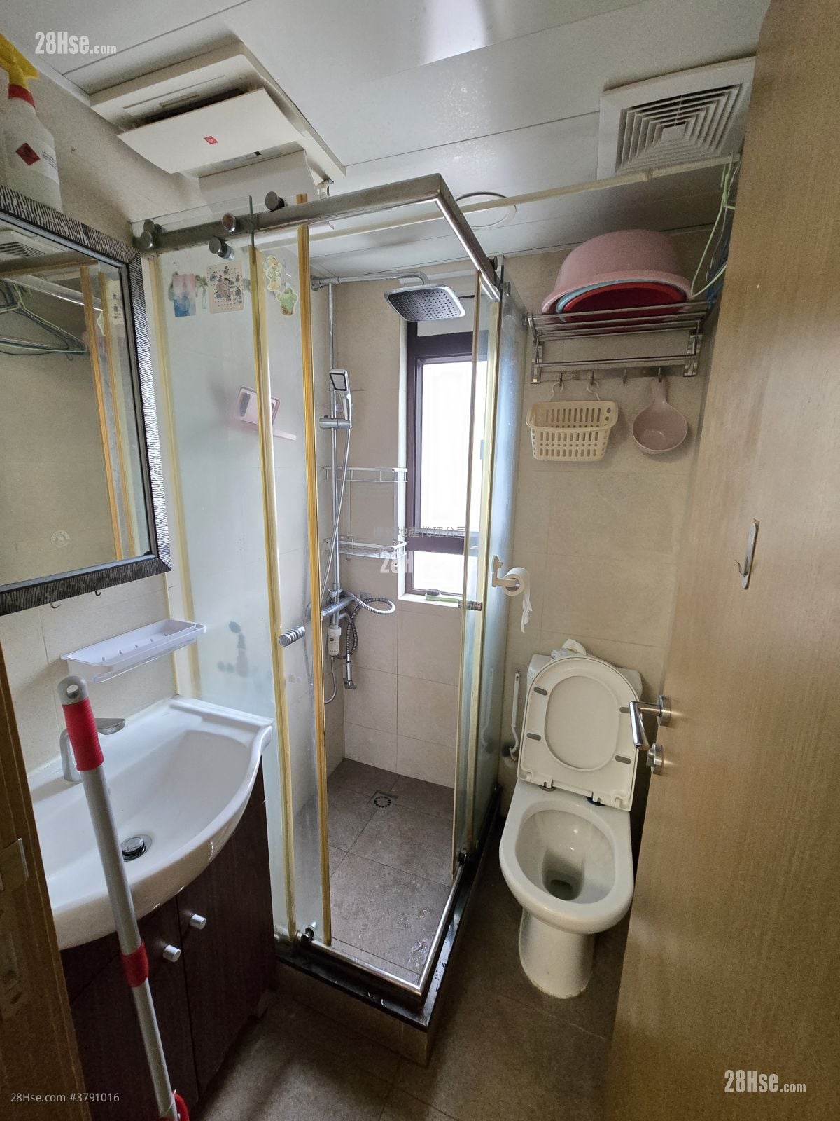 Sang On Building Rental 2 Bedrooms , 1 Bathroom 332 ft²