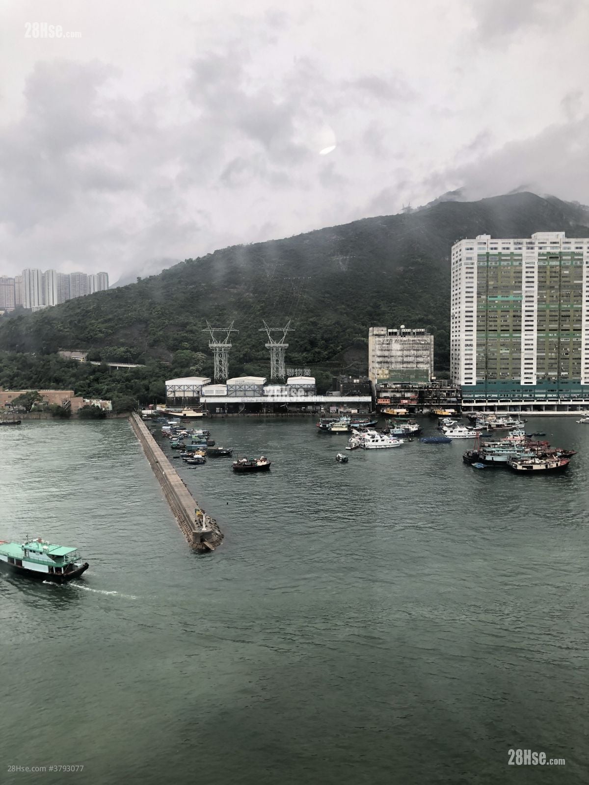 South Horizons Sell 3 Bedrooms , 2 Bathrooms 739 ft²