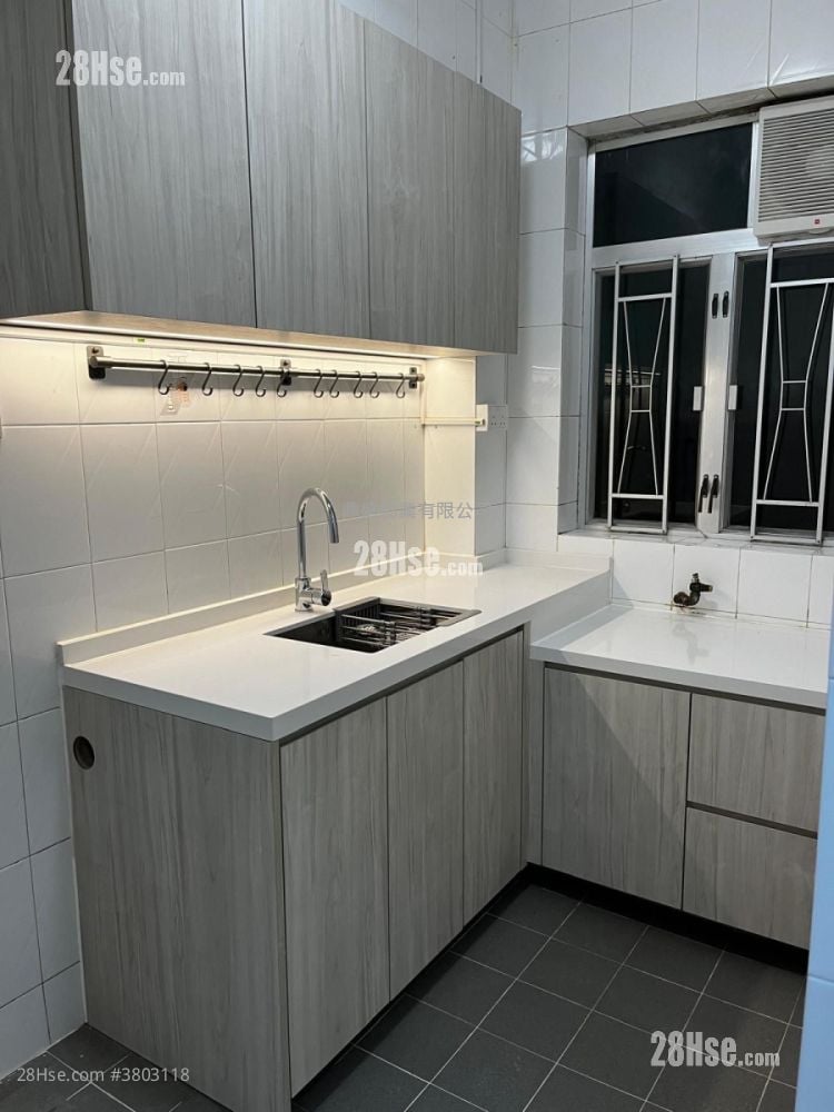 Ming Hing Building Sell 4 Bedrooms , 2 Bathrooms 708 ft²