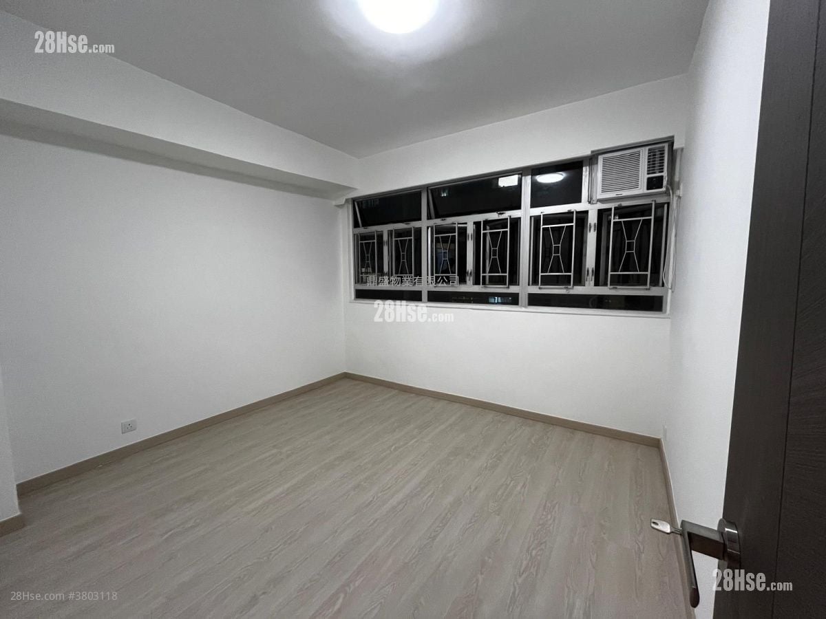 Ming Hing Building Sell 4 Bedrooms , 2 Bathrooms 708 ft²