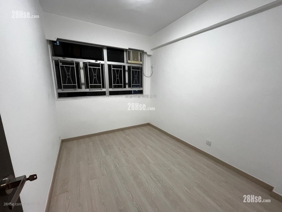Ming Hing Building Sell 4 Bedrooms , 2 Bathrooms 708 ft²
