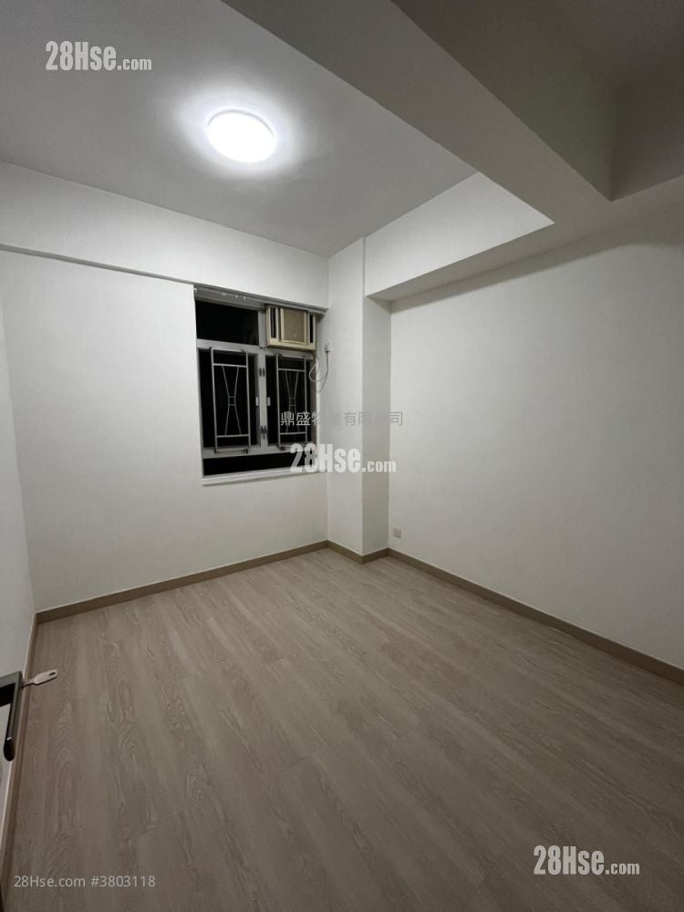 Ming Hing Building Sell 4 Bedrooms , 2 Bathrooms 708 ft²