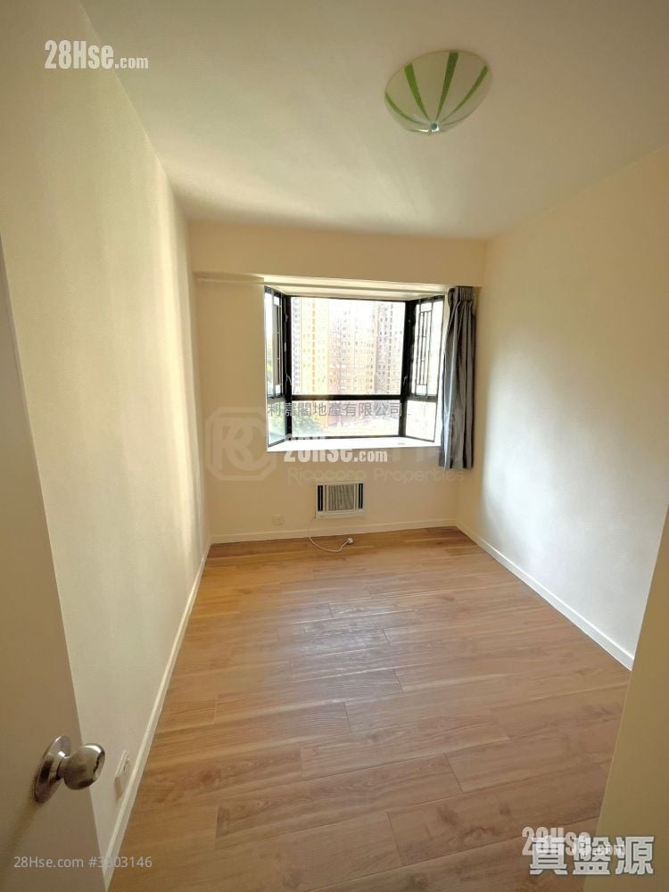 Ronsdale Garden Sell 3 Bedrooms , 2 Bathrooms 976 ft²