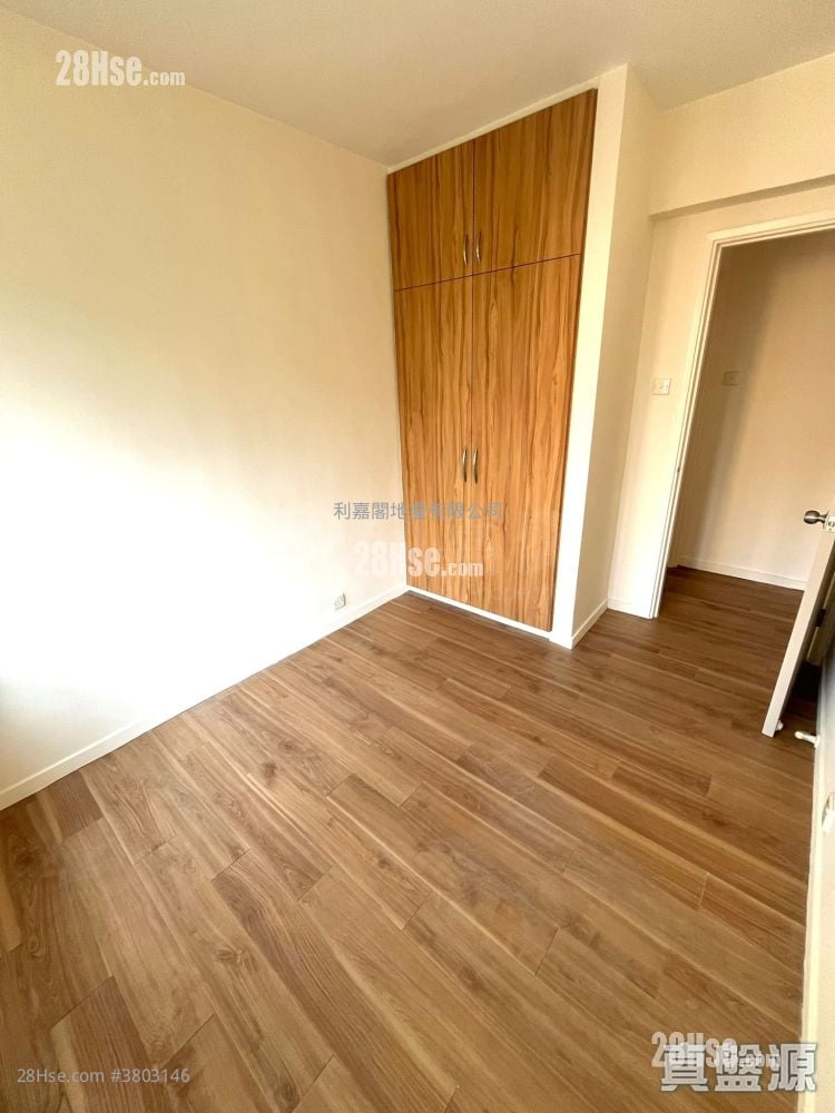 Ronsdale Garden Sell 3 Bedrooms , 2 Bathrooms 976 ft²